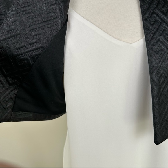 Natori Cropped Black Short Sleeves Embossed Quilted Bolero Jacket Size M - Picture 10 of 16